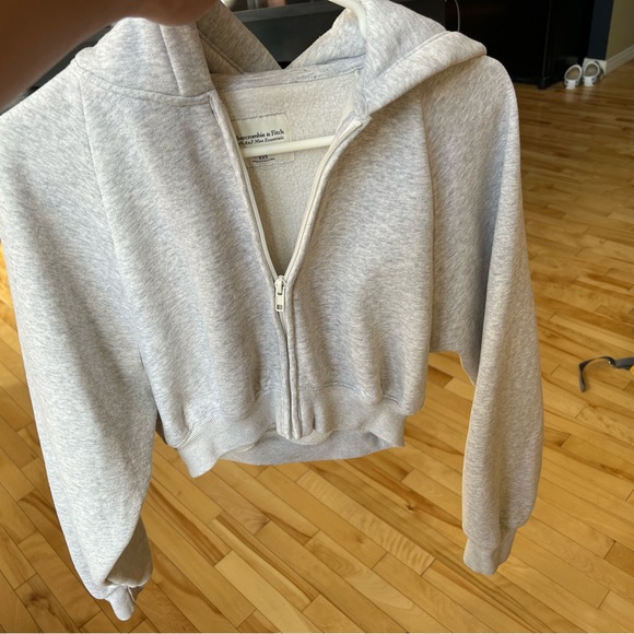 Cropped fleece hoodie - Picture 2 of 3